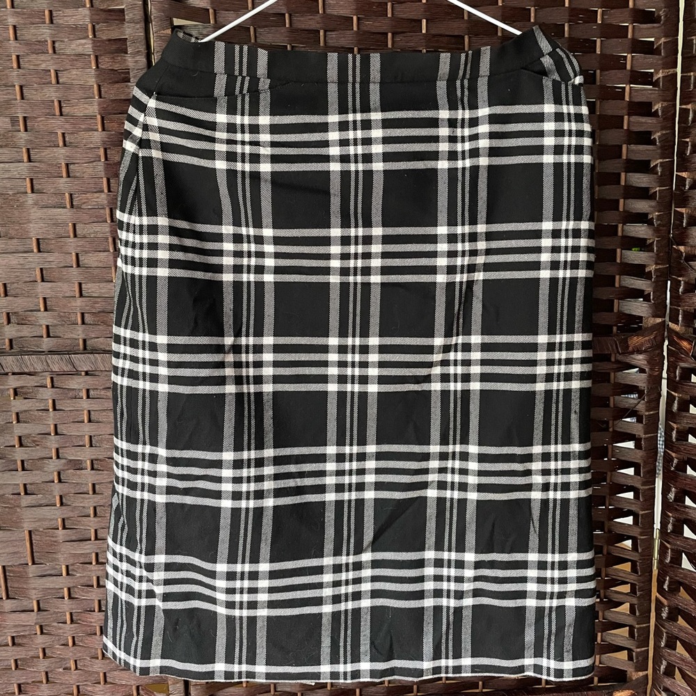 Casual Corner Black and White Plaid Pencil Skirt - Size 10